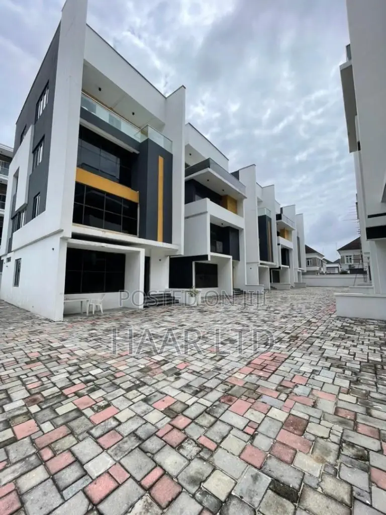 4bdrm Duplex in Chevron for sale