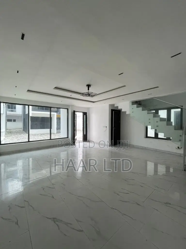 4bdrm Duplex in Chevron for sale