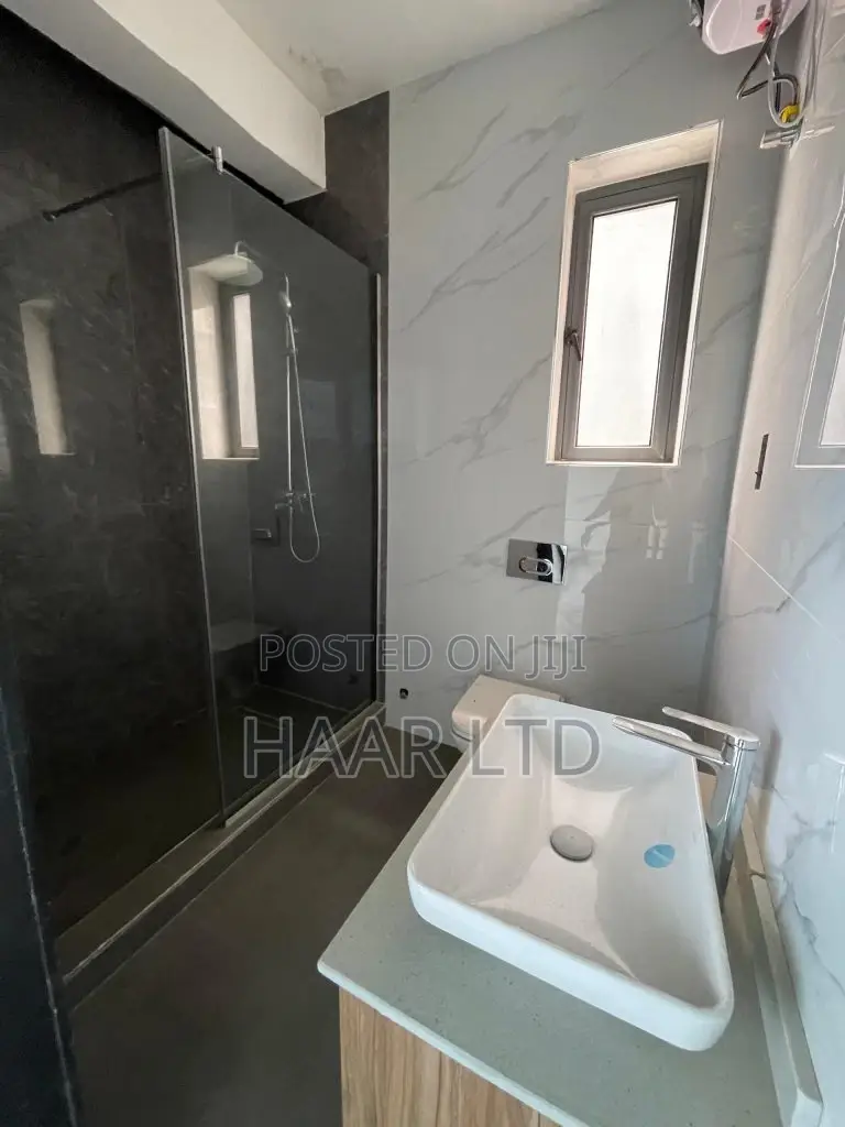 4bdrm Duplex in Chevron for sale