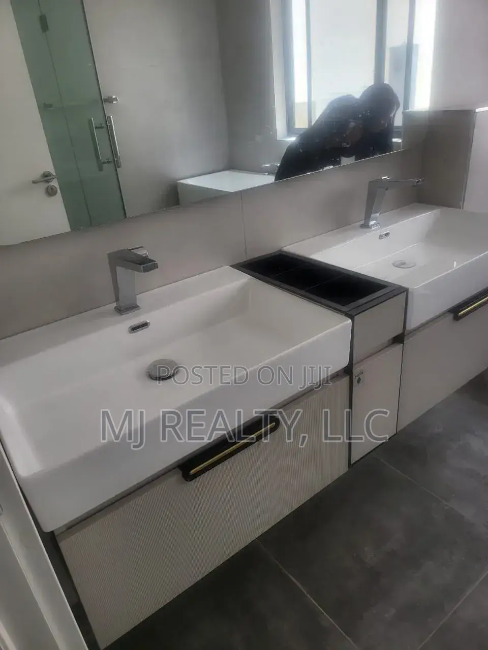 5bdrm Duplex in Parkview Estate for rent