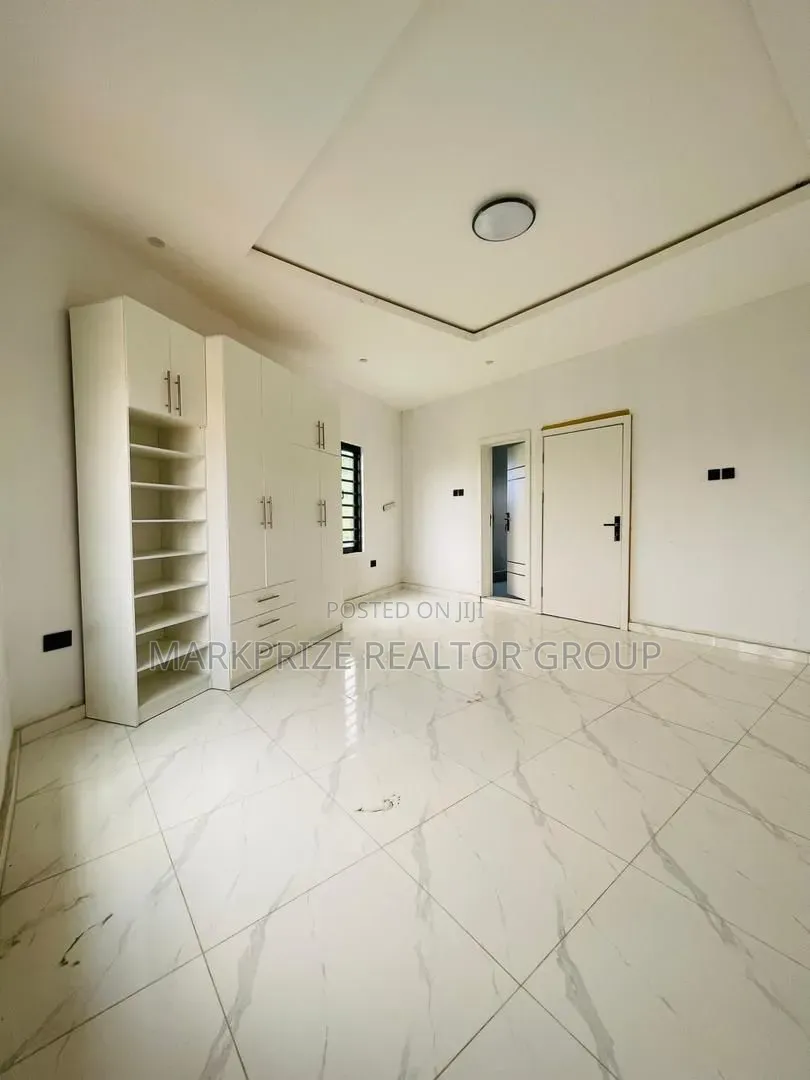 4bdrm Duplex in Omole Phase 1 Lagos for sale