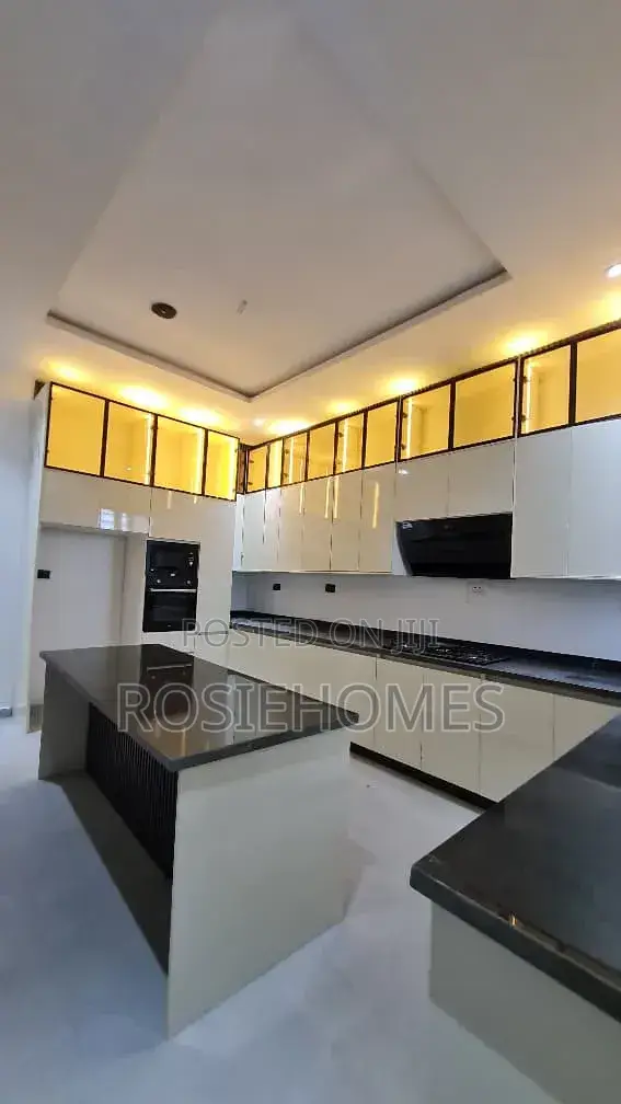 5bdrm Duplex in Light Estate, Sangotedo for sale