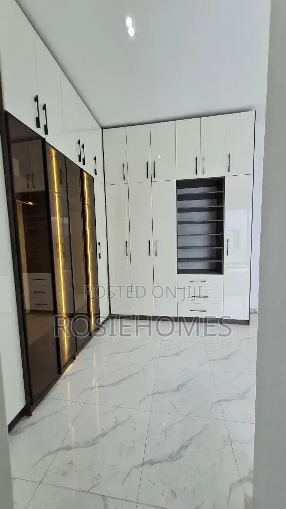 5bdrm Duplex in Light Estate, Sangotedo for sale