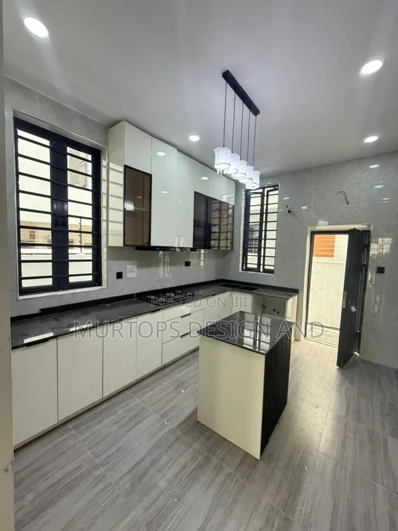 4bdrm Duplex in Lekki Phase 2 for sale