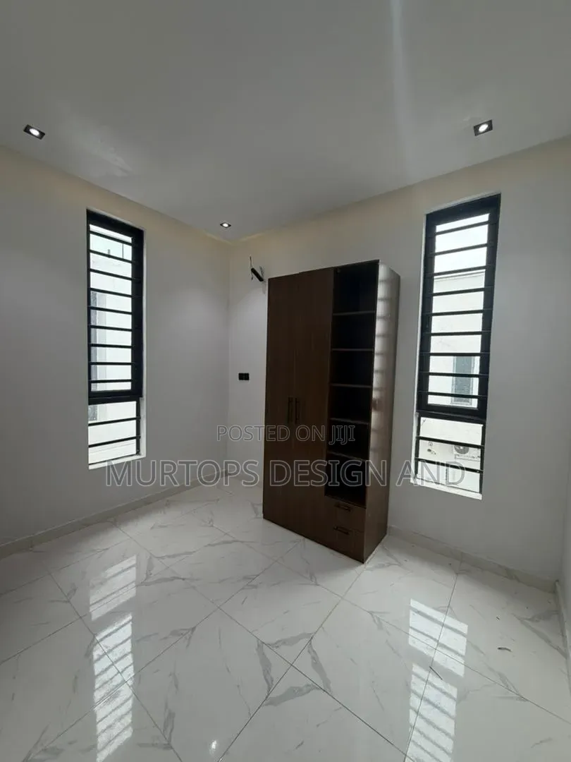 4bdrm Duplex in Lekki Phase 2 for sale