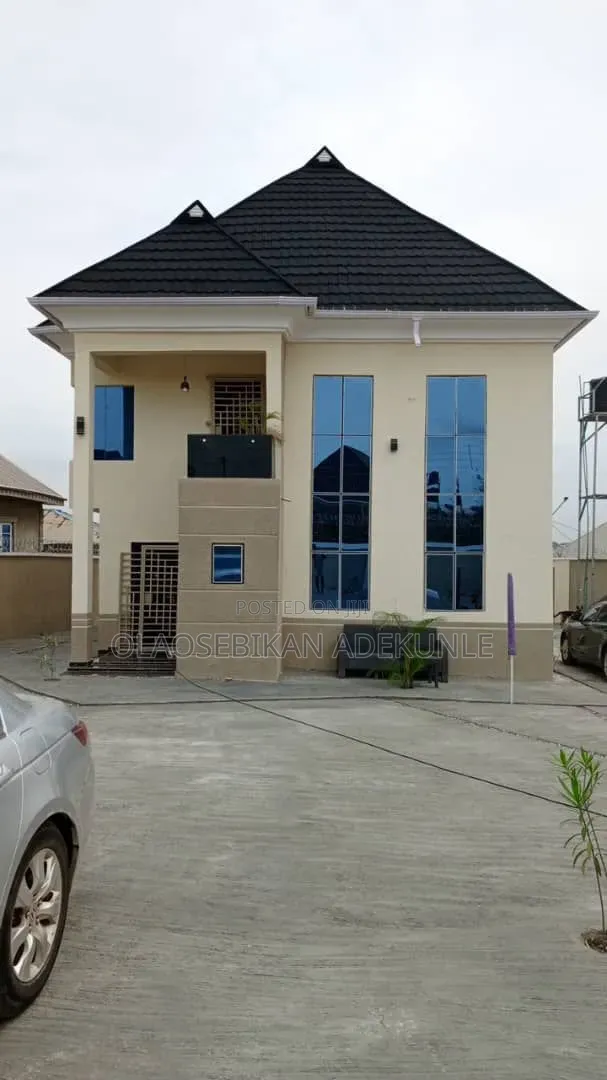 4bdrm Duplex in Shalom Estate Akala for rent