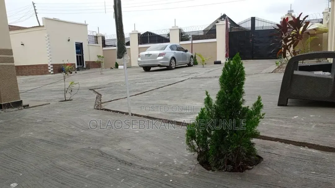 4bdrm Duplex in Shalom Estate Akala for rent