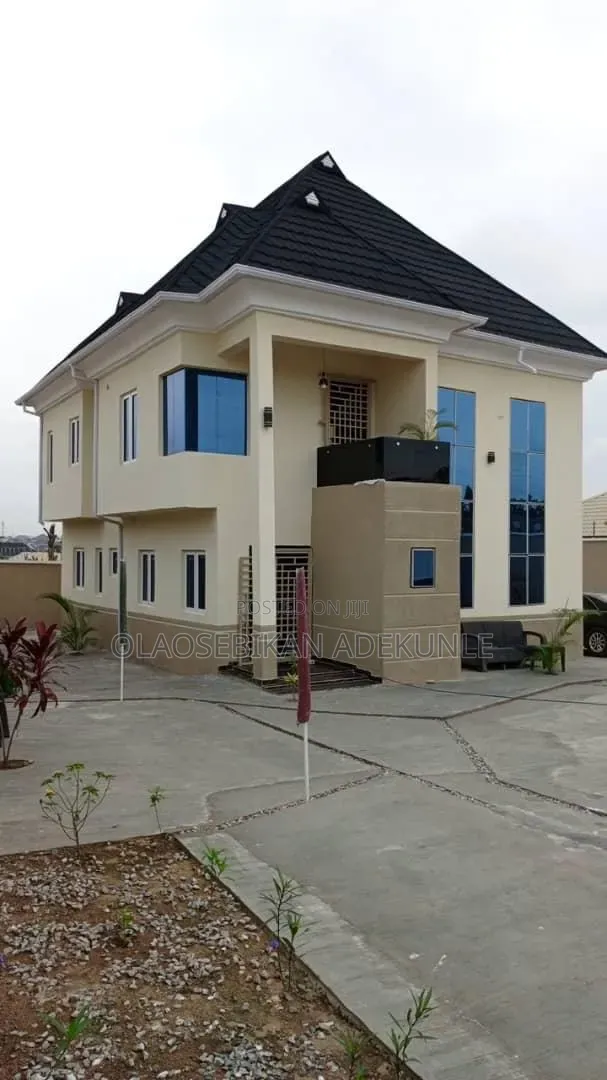 4bdrm Duplex in Shalom Estate Akala for rent