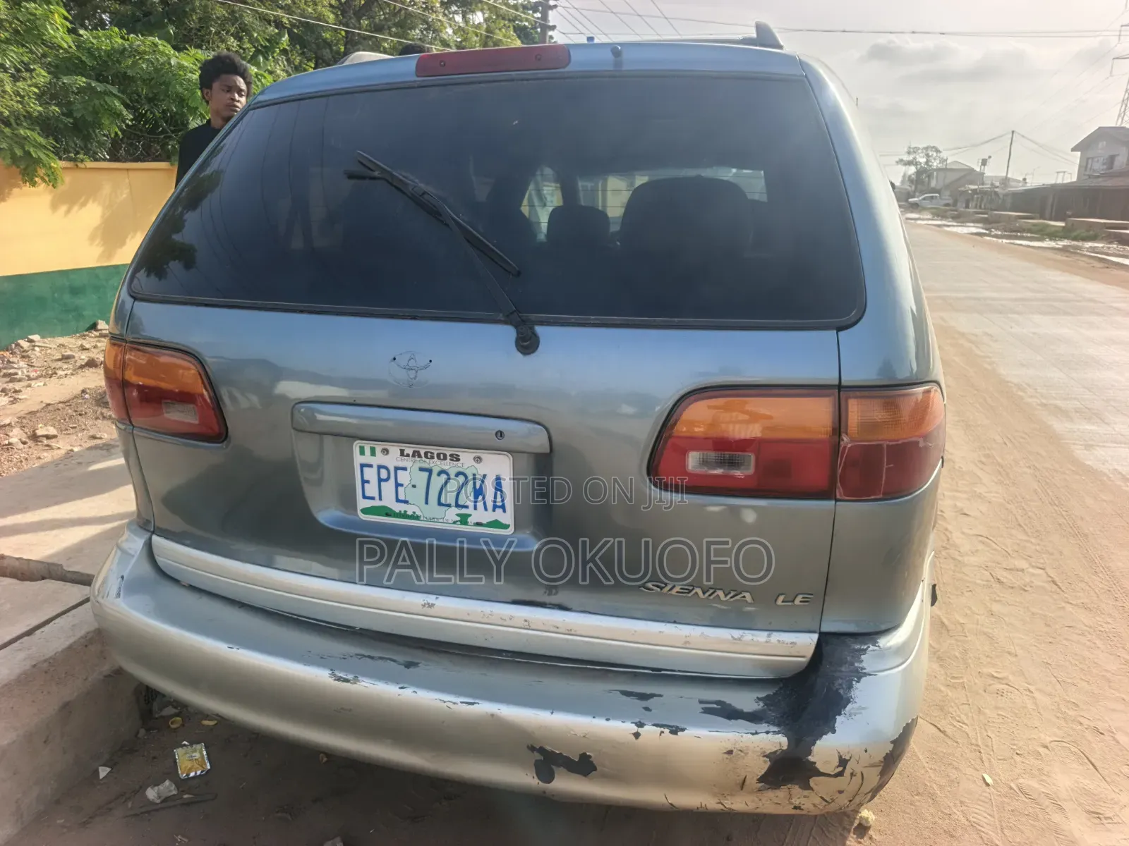 Toyota Sienna LE & 1 hatch 2000 Green