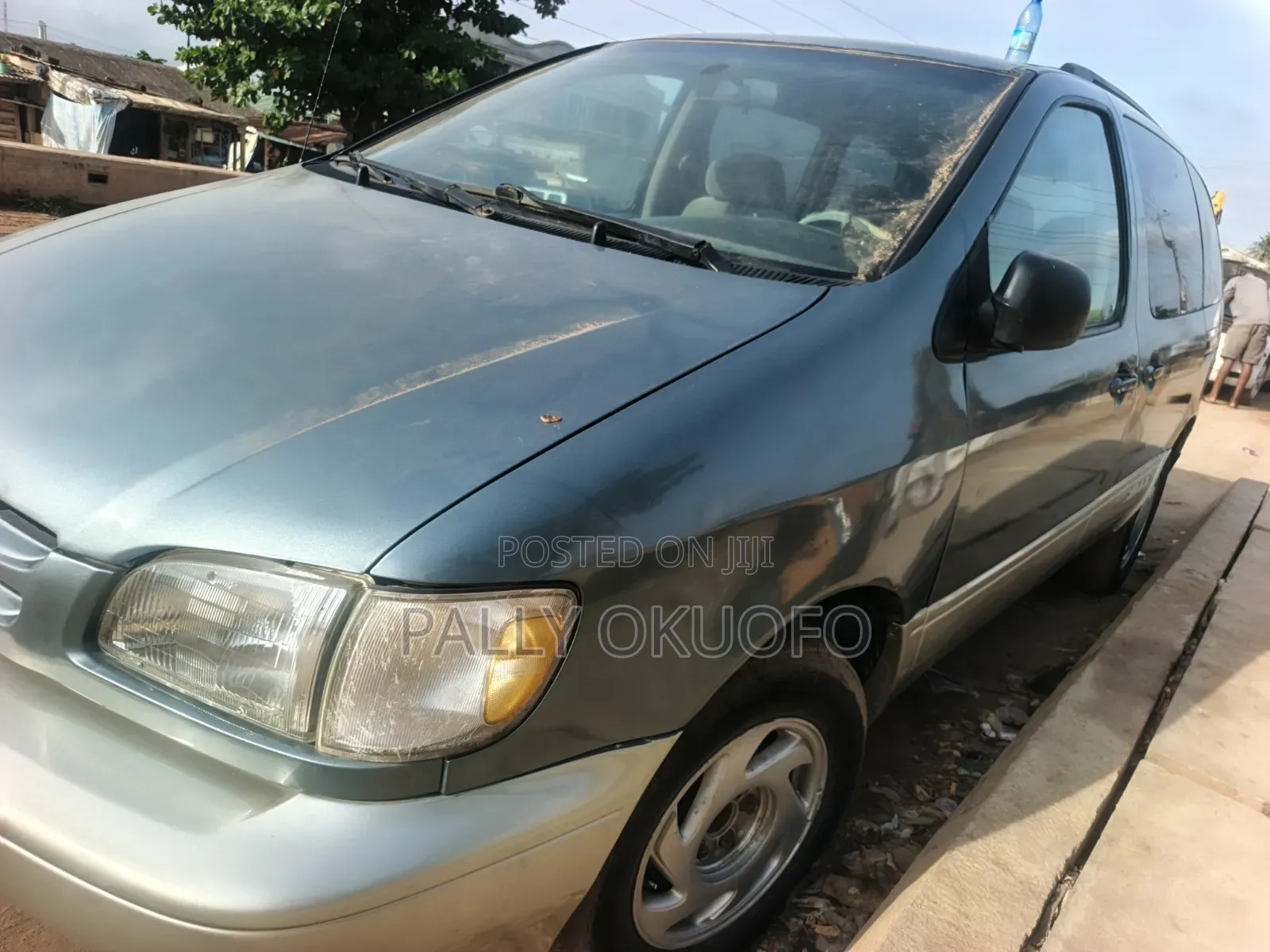 Toyota Sienna LE & 1 hatch 2000 Green
