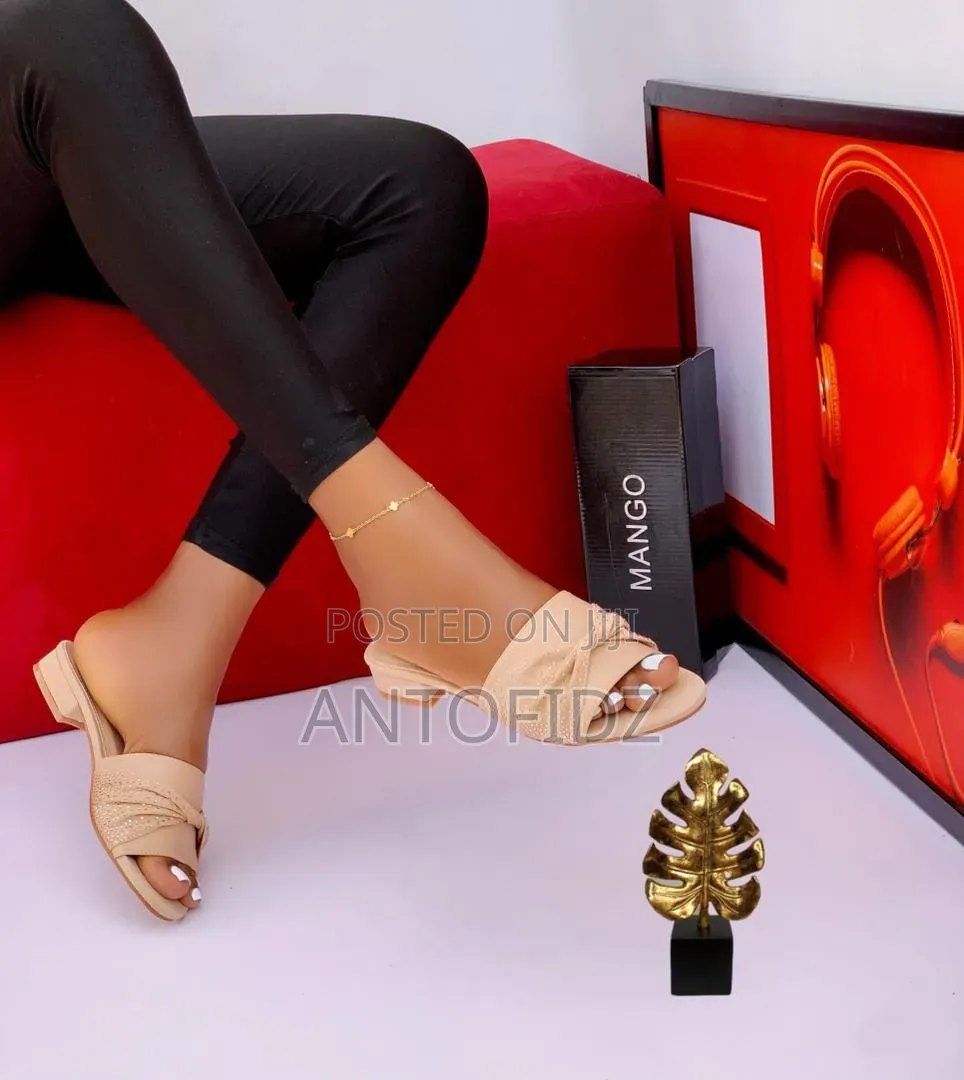 Ladies Low Heel Slipper