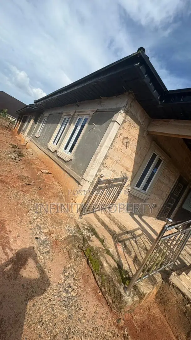 3bdrm Block of Flats in Ogheghe, Benin City for sale