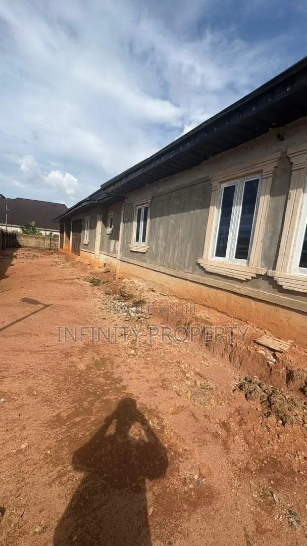 3bdrm Block of Flats in Ogheghe, Benin City for sale