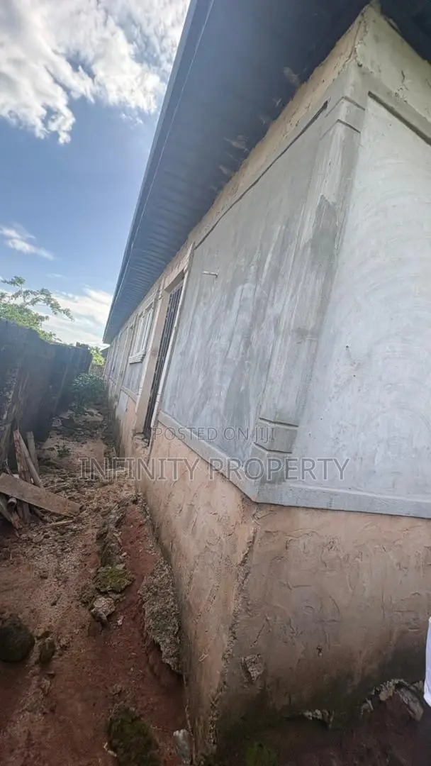3bdrm Block of Flats in Ogheghe, Benin City for sale