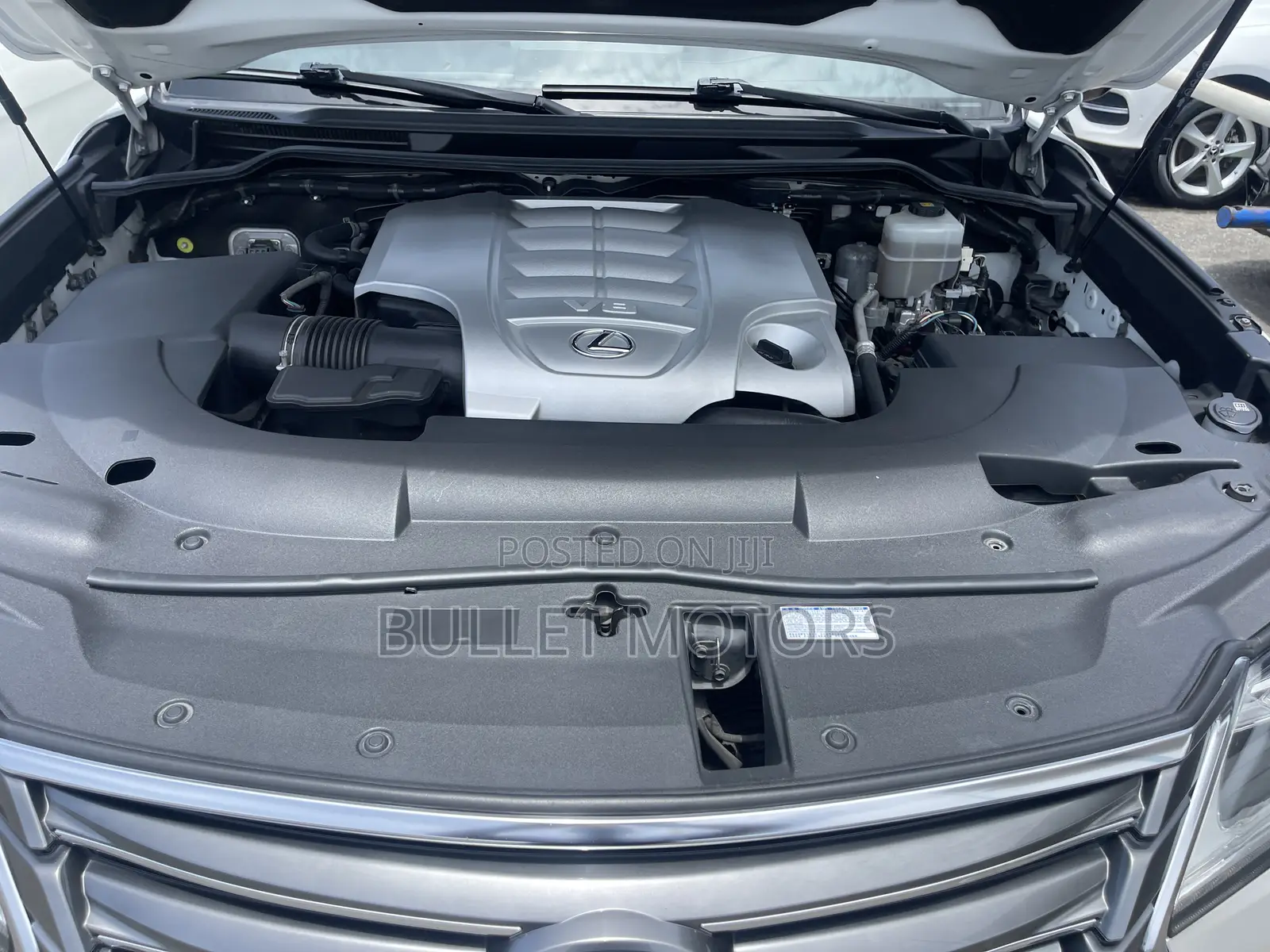 Lexus LX 570 (5 seats) AWD 2019 White