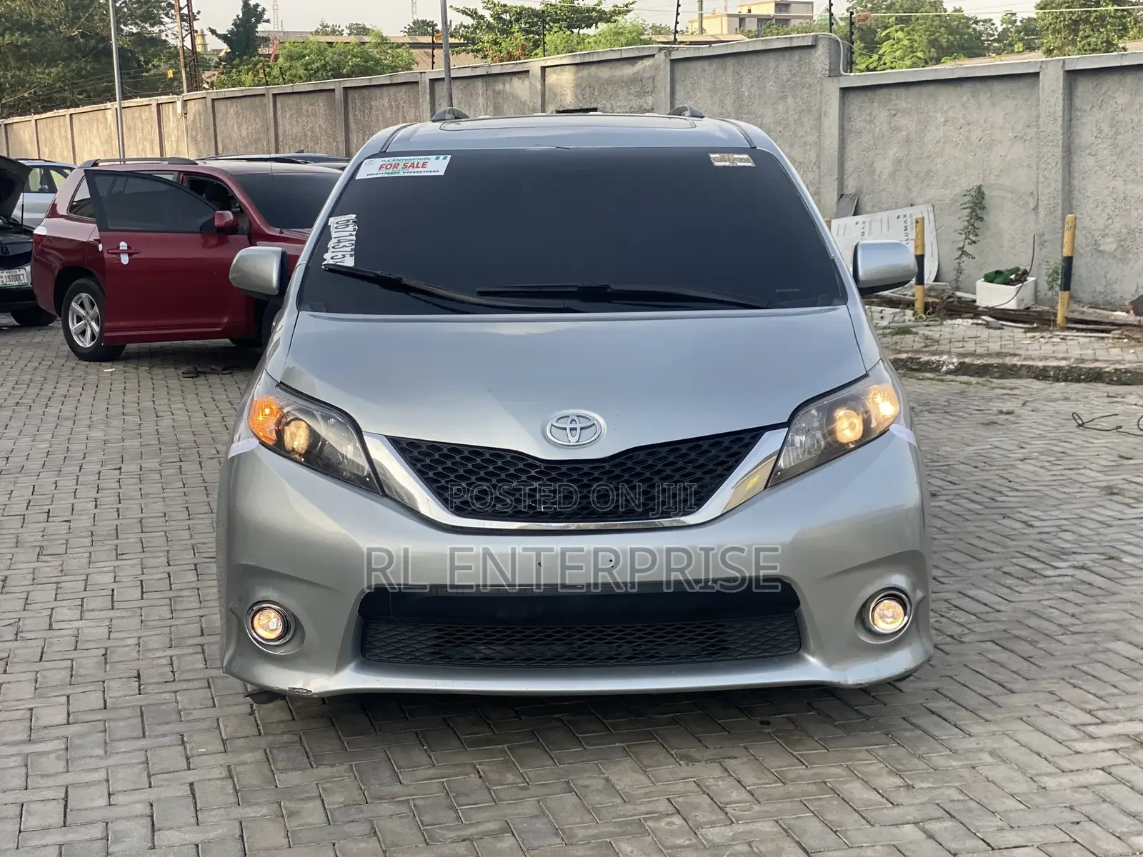 Toyota Sienna SE Premium 8-Passenger 4dr Minivan (3.5L 6cyl 6A) 2015