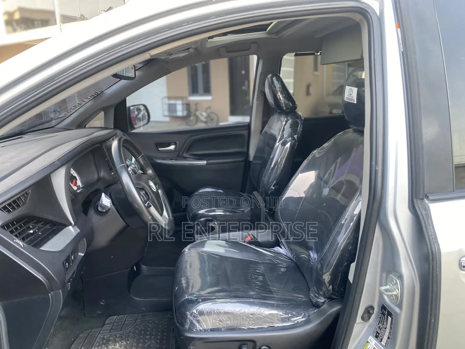Toyota Sienna SE Premium 8-Passenger 4dr Minivan (3.5L 6cyl 6A) 2015