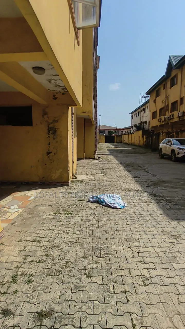 3bdrm House in Ajao Estate, Airport Road / Oshodi for sale