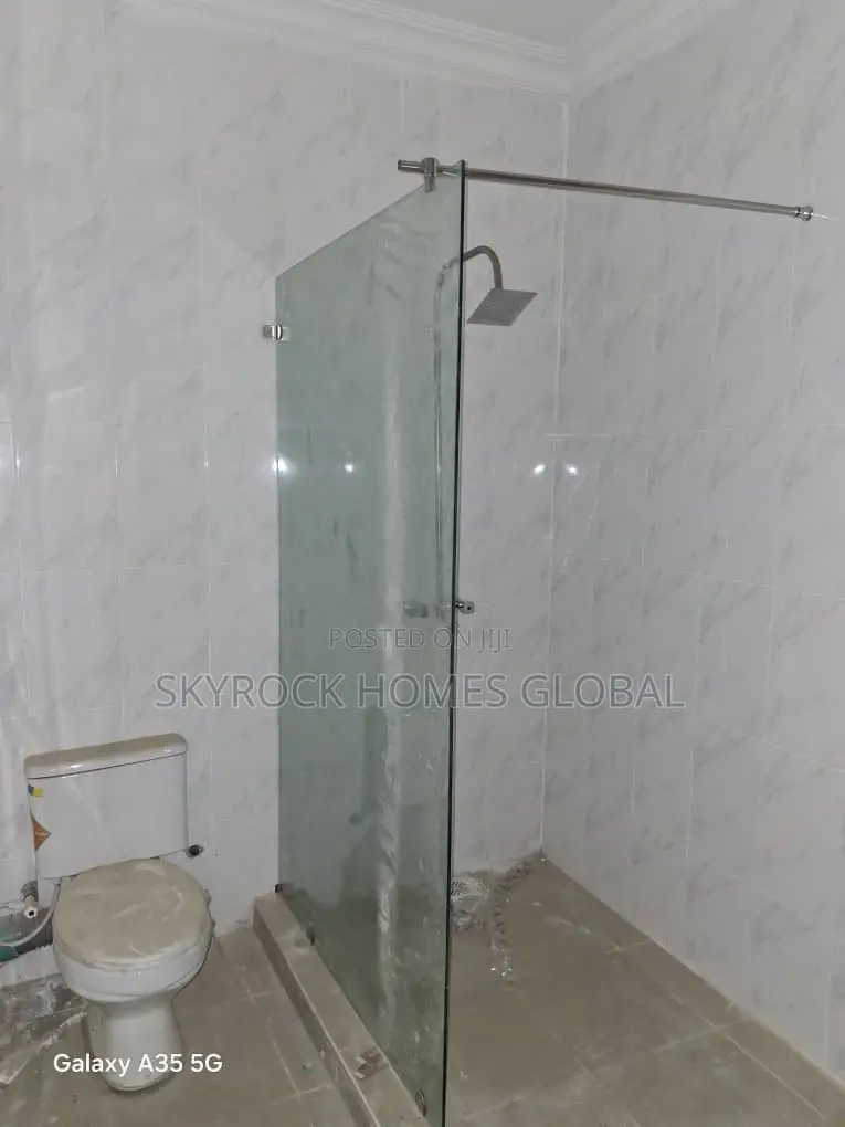 3bdrm Block of Flats in Off Lekki-Epe Expressway for rent
