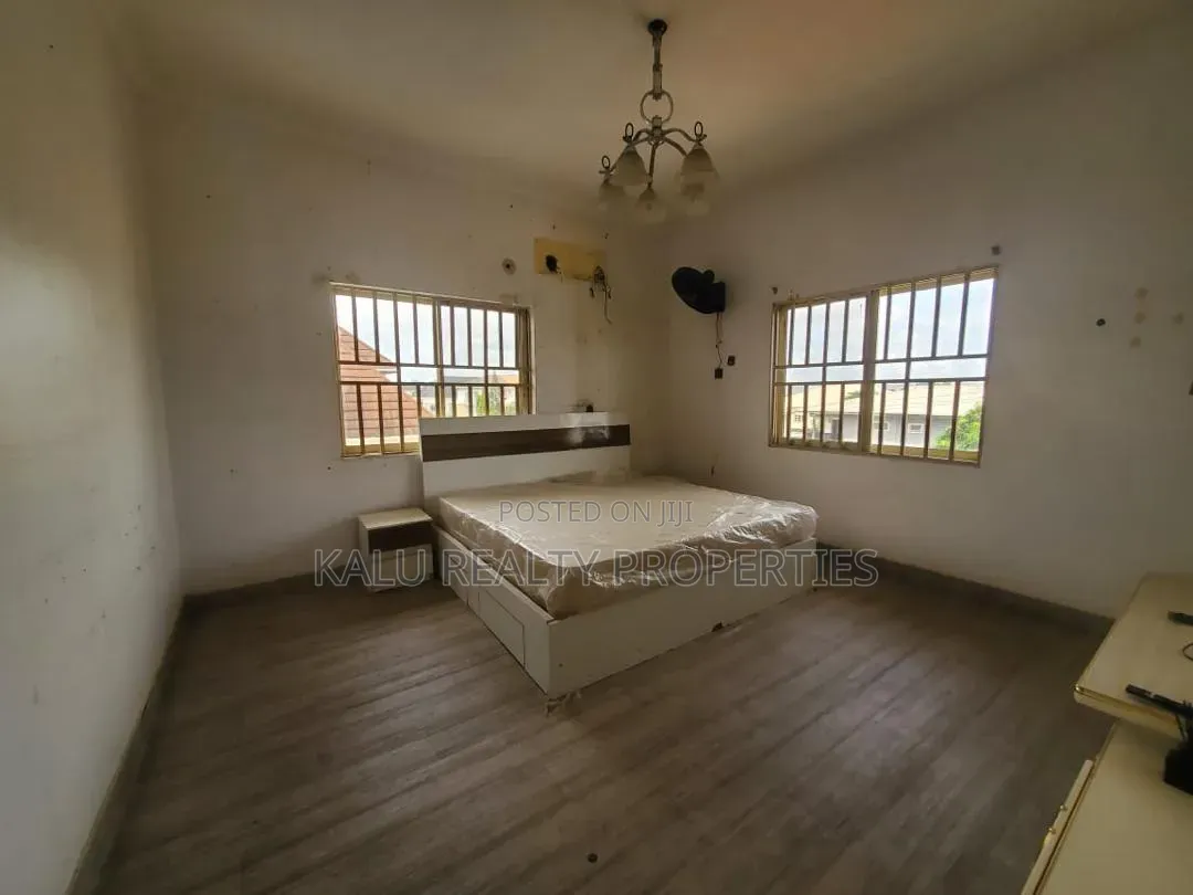 3bdrm Apartment in Lekki Phase1 for rent