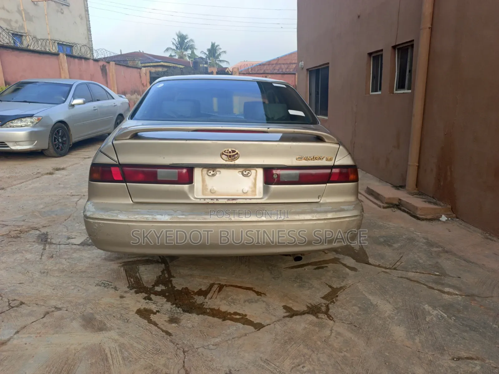 Toyota Camry Automatic 1999 Gold