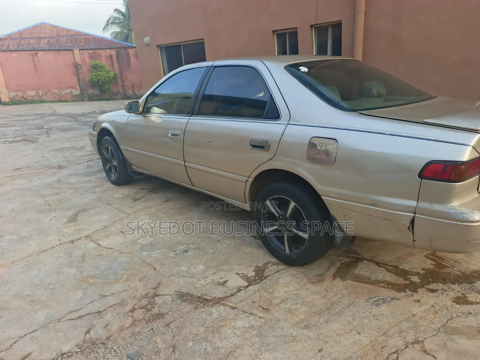 Toyota Camry Automatic 1999 Gold