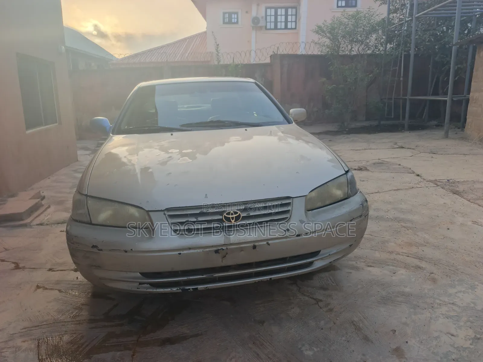 Toyota Camry Automatic 1999 Gold