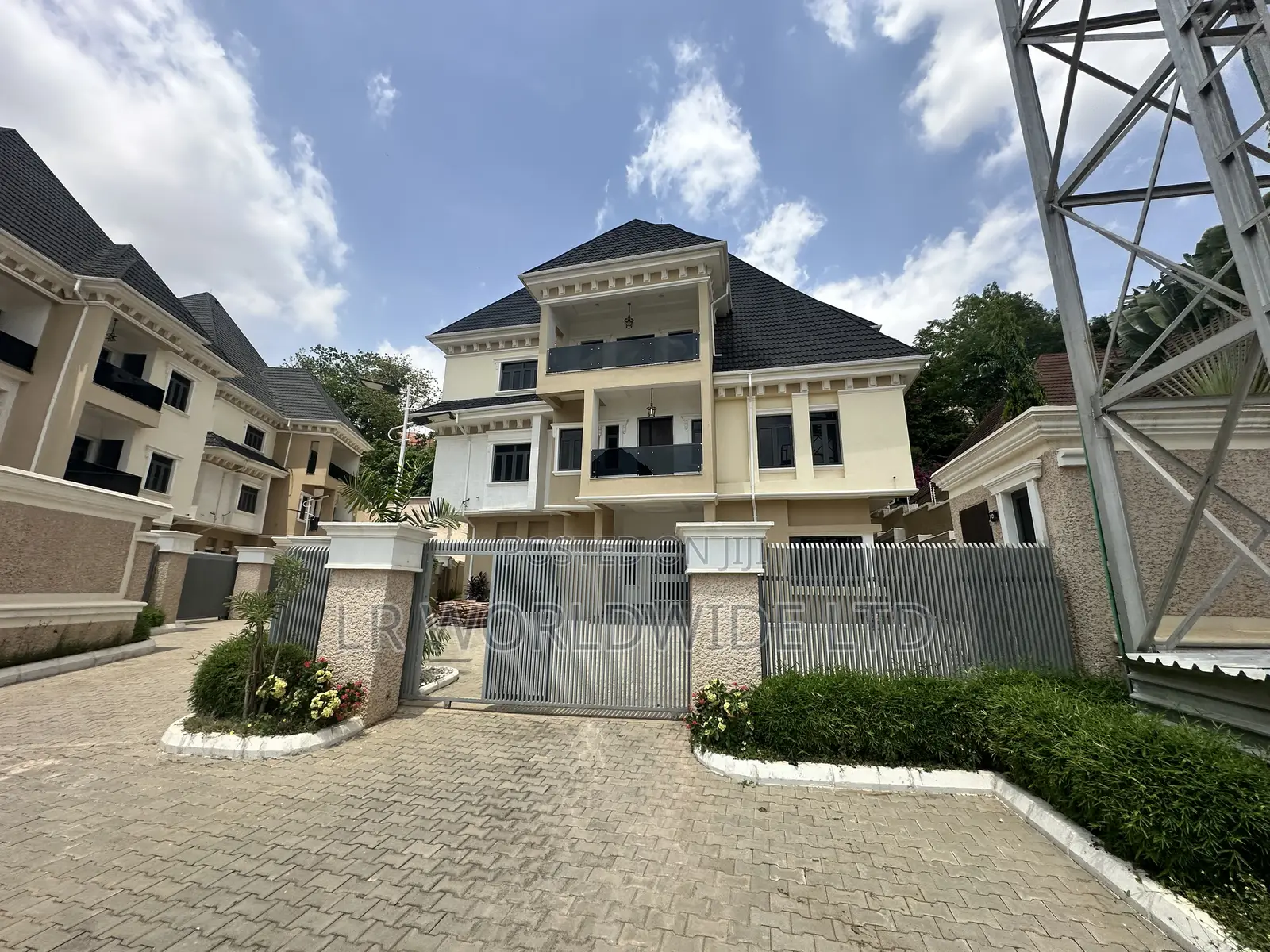 9bdrm Mansion in Asokoro for sale