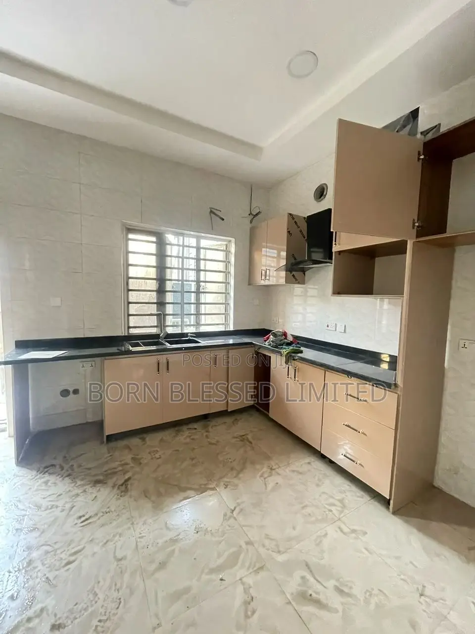 4bdrm Townhouse / Terrace in Off Admiralty, Lagos State for rent