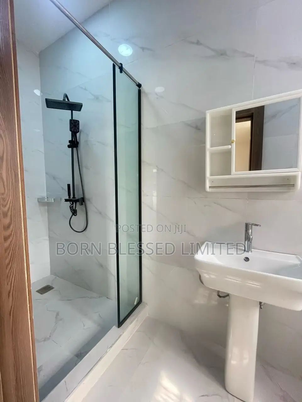 4bdrm Townhouse / Terrace in Off Admiralty, Lagos State for rent
