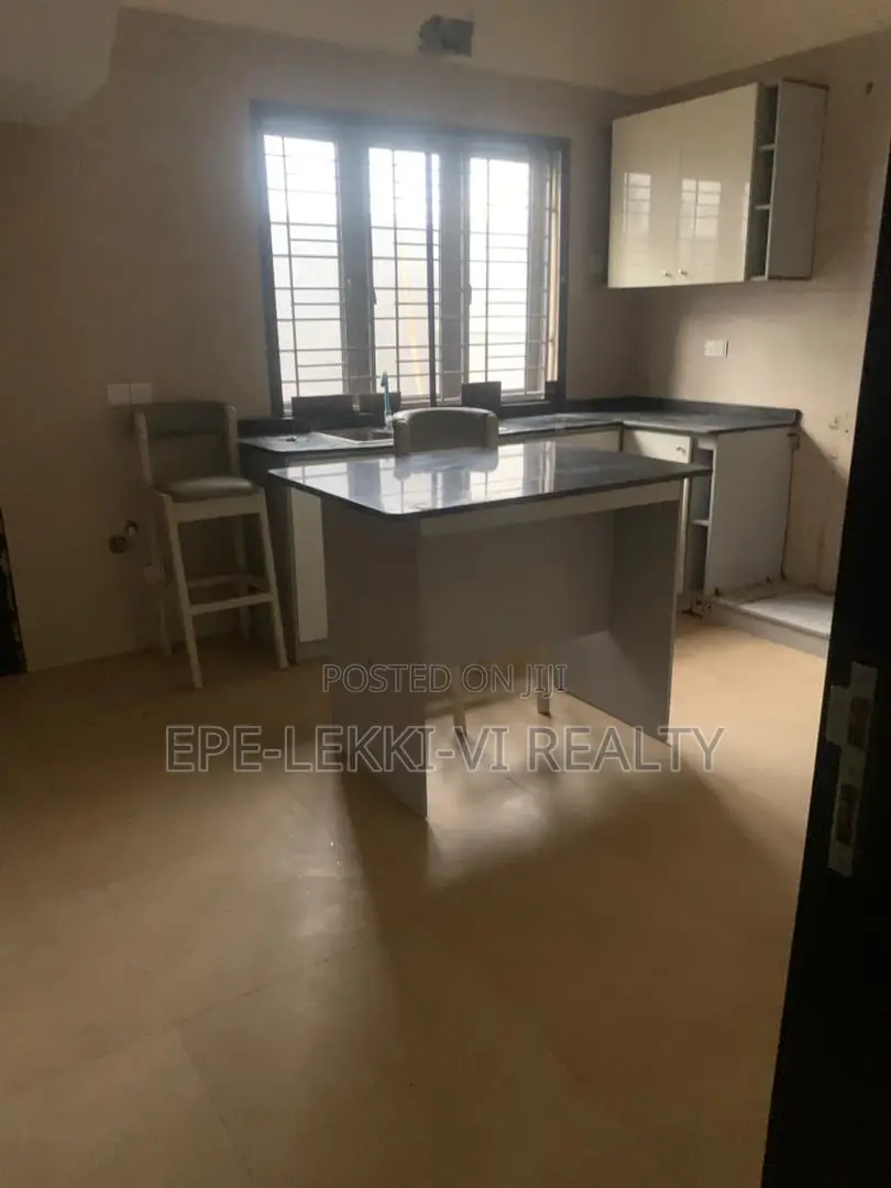 4bdrm House in In A Mini Court Not, Ikate for rent