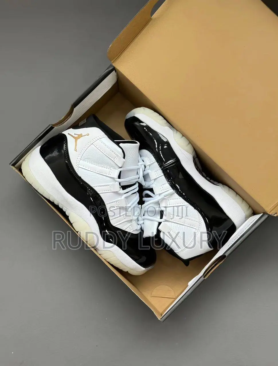 Air Jordan 11 Retro "Gratitude” /Buy One Get a Free Sock