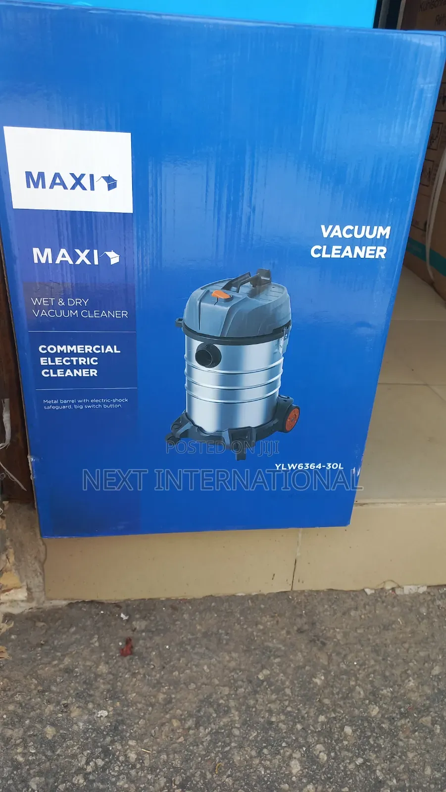 Maxi Wet and Dry Commercial Vacuum Cleaner 30l