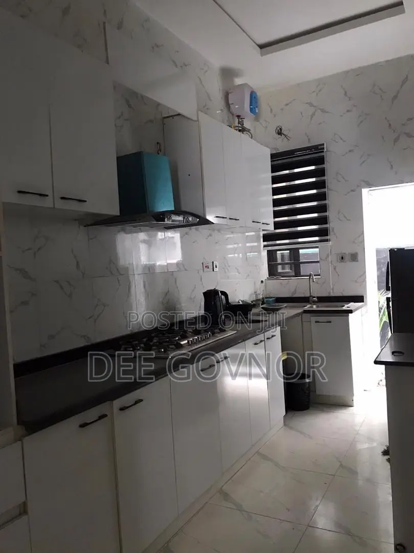 Furnished 3bdrm Townhouse / Terrace in Ikota G R A Estate for rent