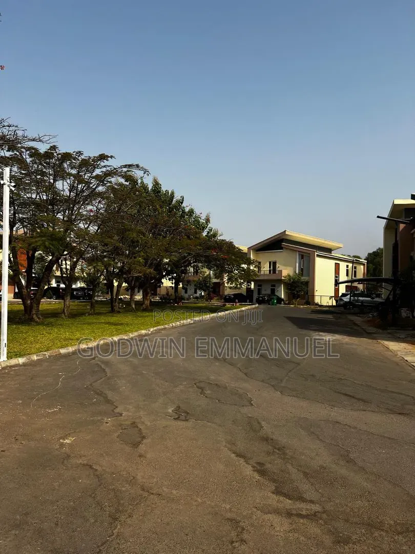 4bdrm Duplex in Urban Shelter, Dawaki for sale