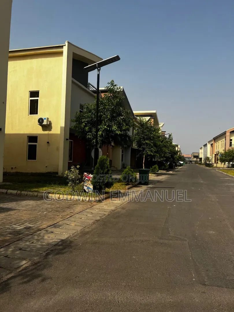 4bdrm Duplex in Urban Shelter, Dawaki for sale