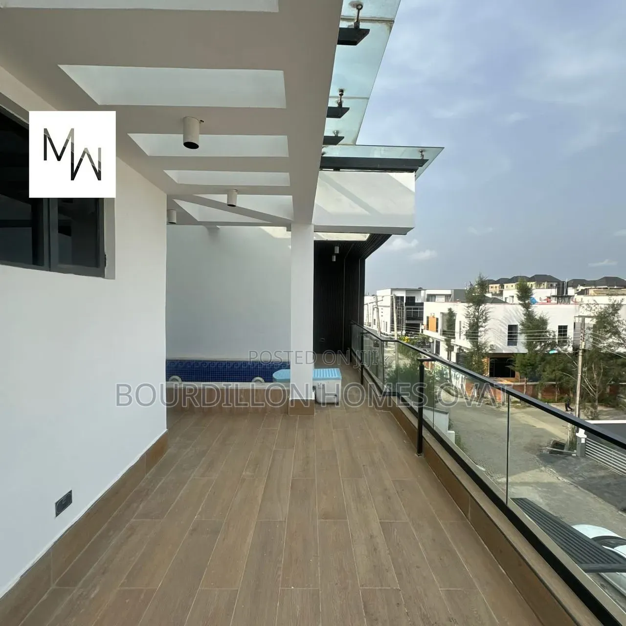 5bdrm Duplex in Megamound Estate for sale