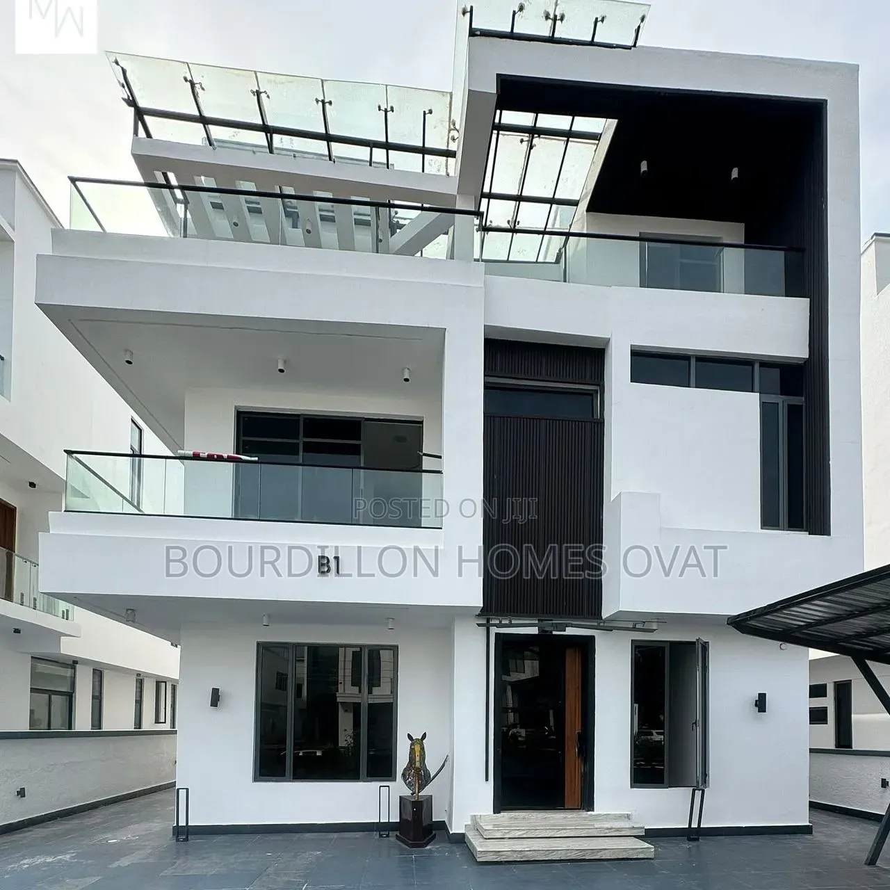 5bdrm Duplex in Megamound Estate for sale
