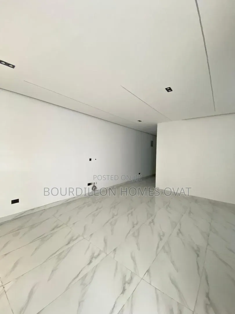 1bdrm Apartment in Ologolo Lekki Lagos for sale