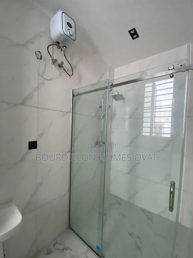 1bdrm Apartment in Ologolo Lekki Lagos for sale