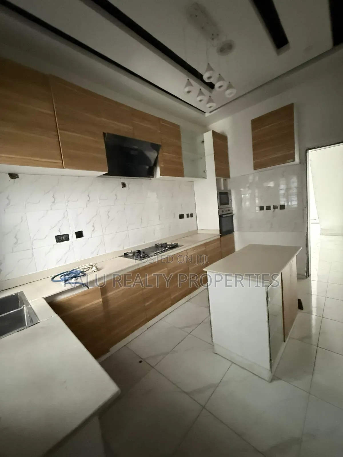 5bdrm Duplex in Ikota for rent