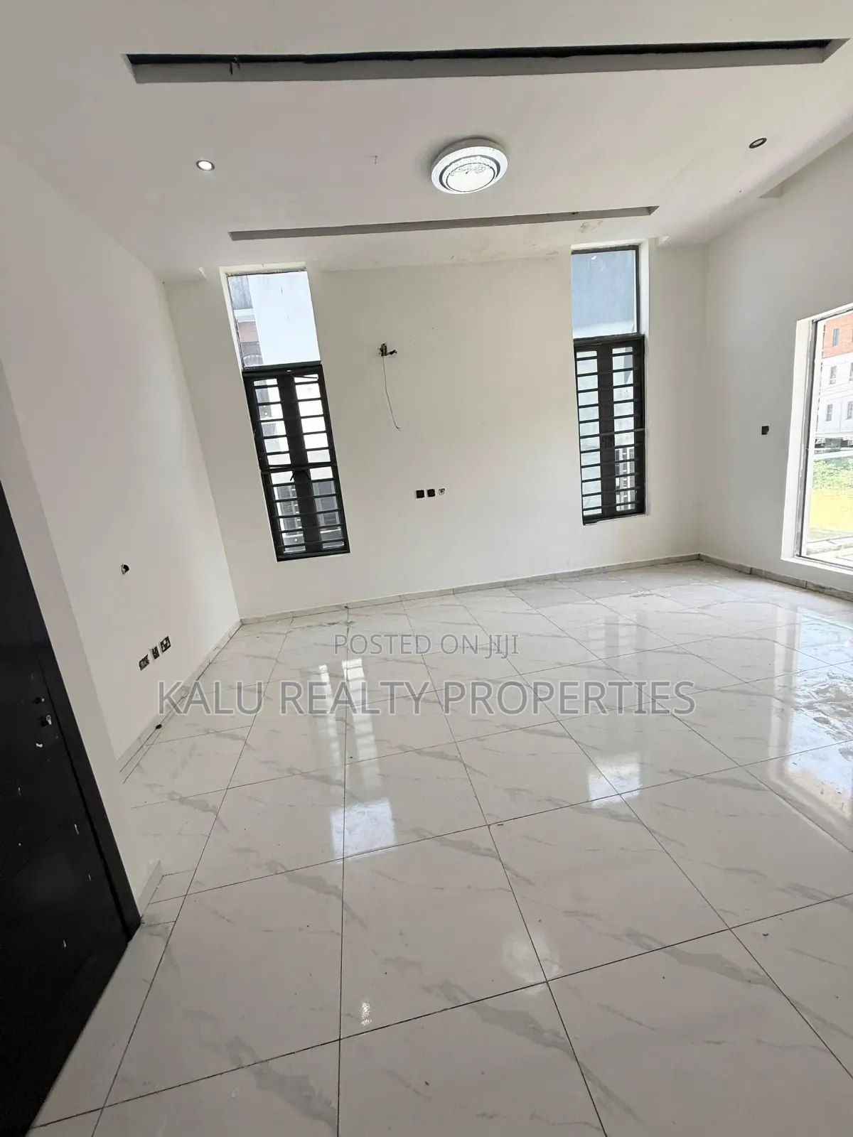 5bdrm Duplex in Ikota for rent