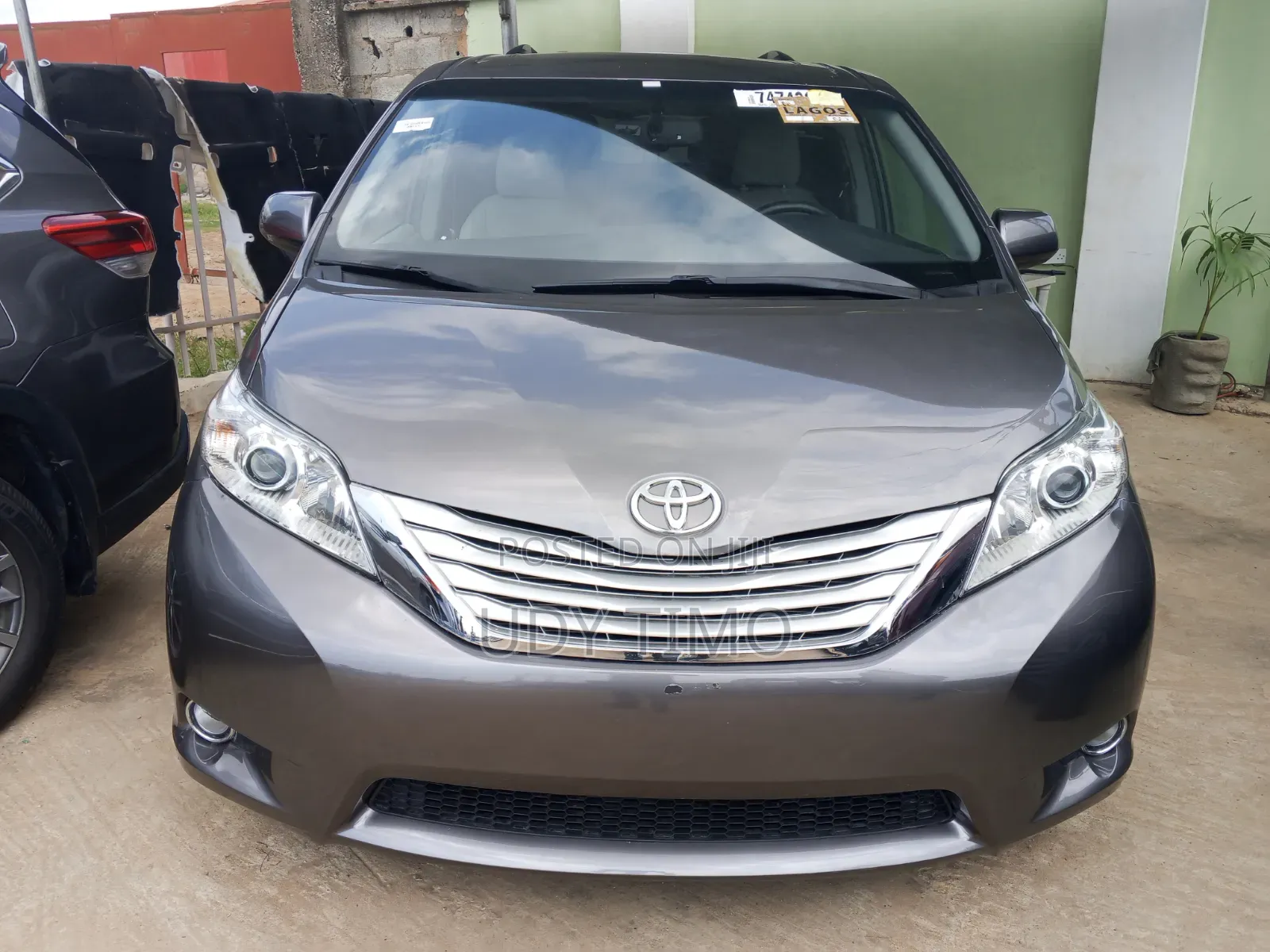 Toyota Sienna 2013 Silver