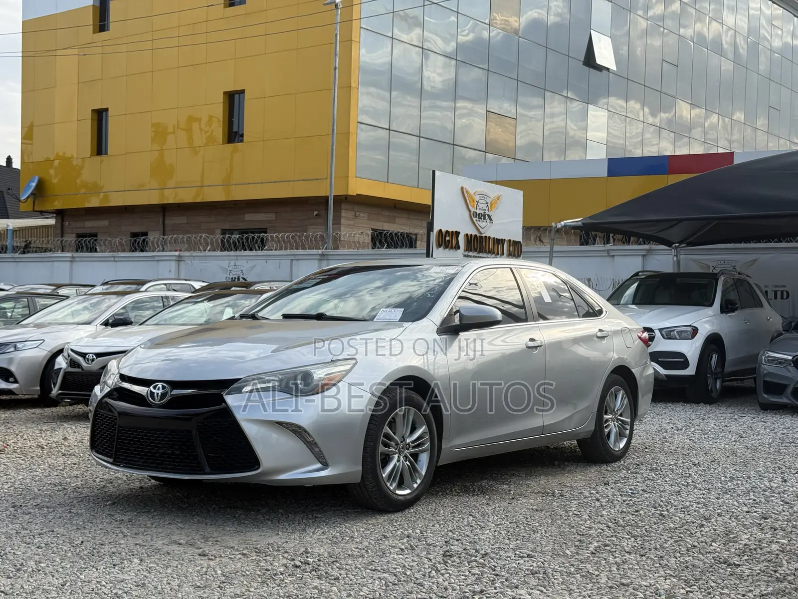 Toyota Camry SE 4dr Sedan (2.5L 4cyl 6A) 2016 Silver
