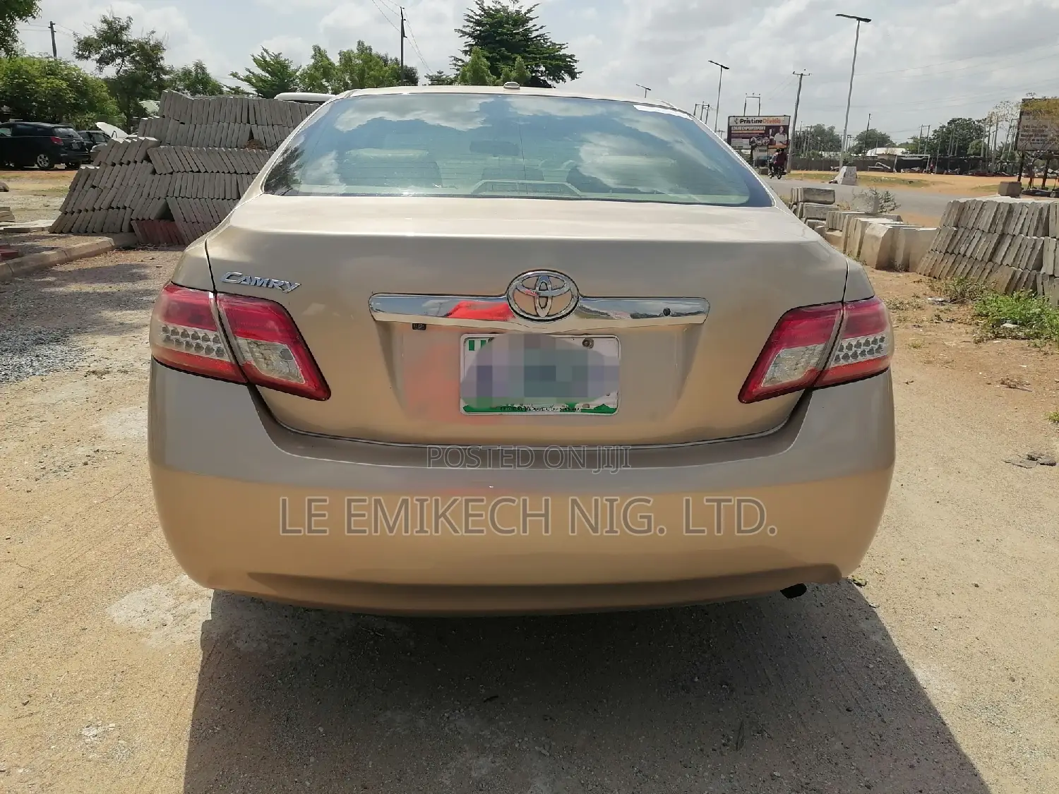 Toyota Camry 2011 Gold