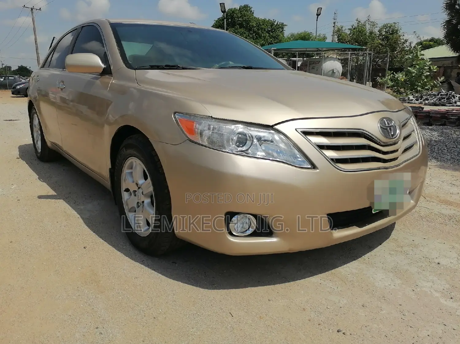 Toyota Camry 2011 Gold