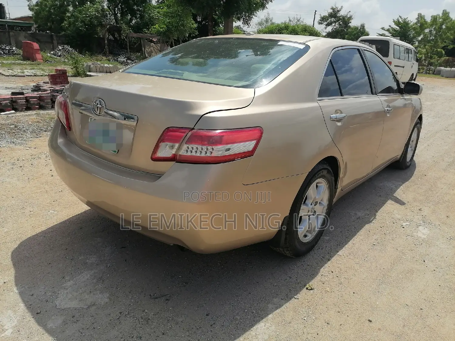 Toyota Camry 2011 Gold