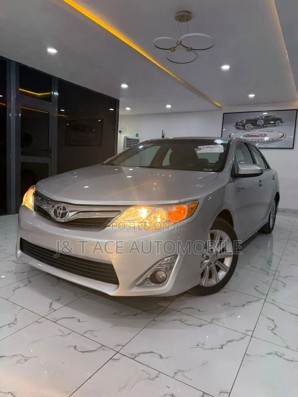 Toyota Camry XLE V6 4dr Sedan (3.5L 6cyl 6A) 2013 Silver