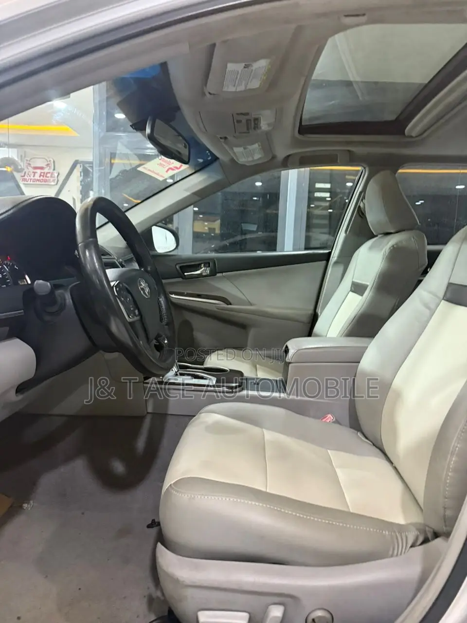 Toyota Camry XLE V6 4dr Sedan (3.5L 6cyl 6A) 2013 Silver