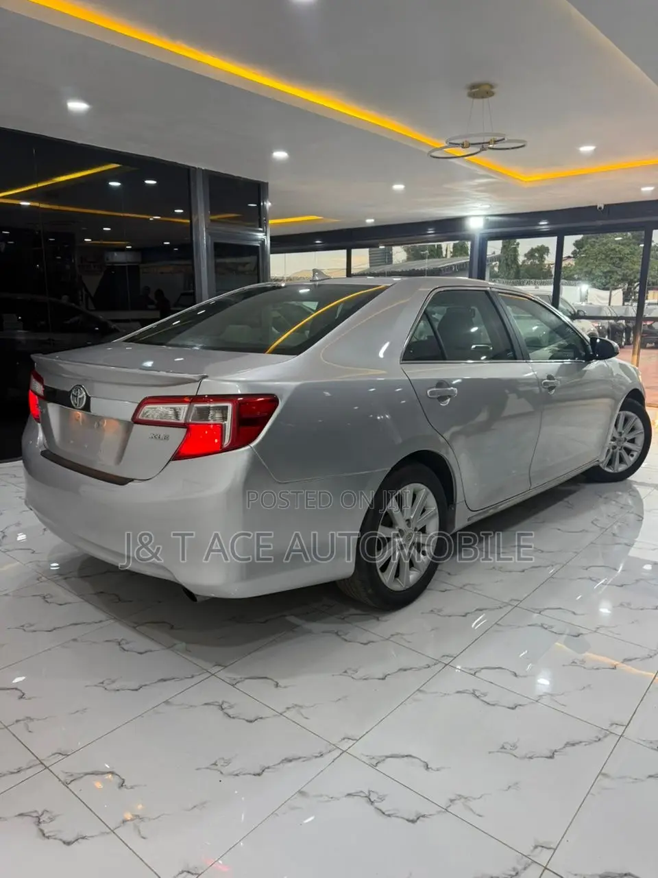 Toyota Camry XLE V6 4dr Sedan (3.5L 6cyl 6A) 2013 Silver